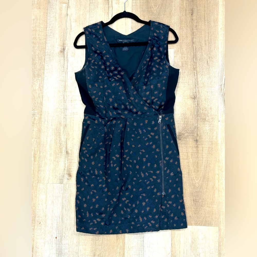 MARC by Marc Jacobs side zip, v-neck, sleeveless dress.